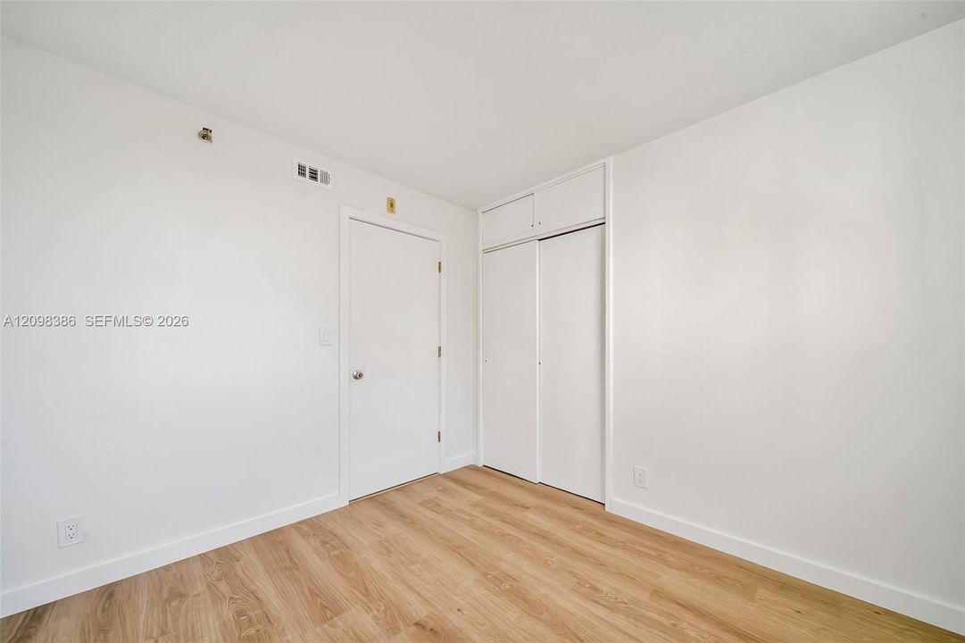 For Sale: $335,000 (3 beds, 2 baths, 1011 Square Feet)