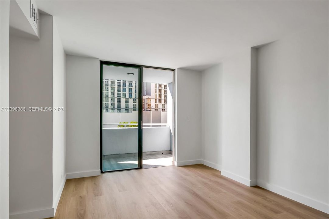 For Sale: $335,000 (3 beds, 2 baths, 1011 Square Feet)