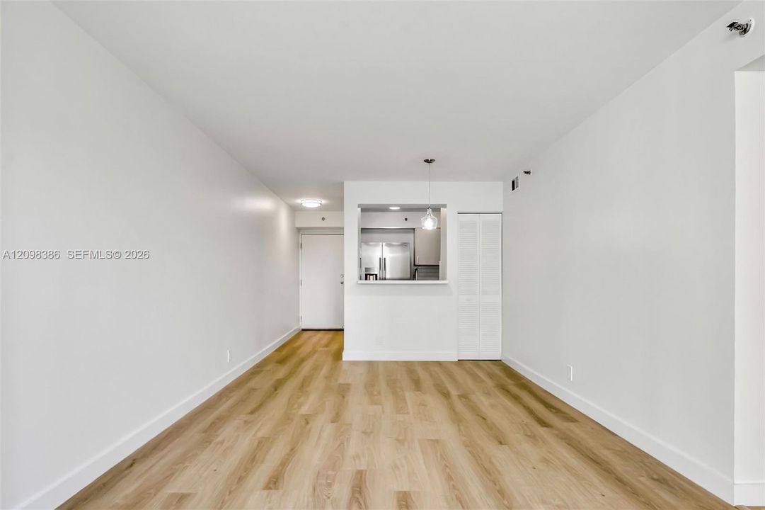 For Sale: $335,000 (3 beds, 2 baths, 1011 Square Feet)
