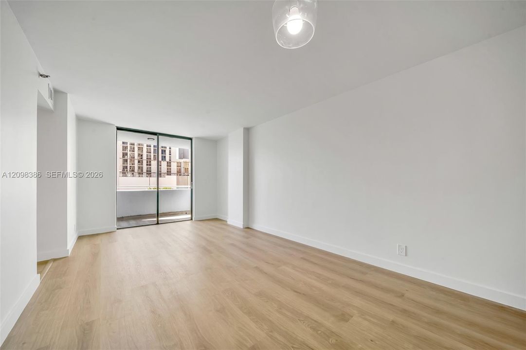For Sale: $335,000 (3 beds, 2 baths, 1011 Square Feet)