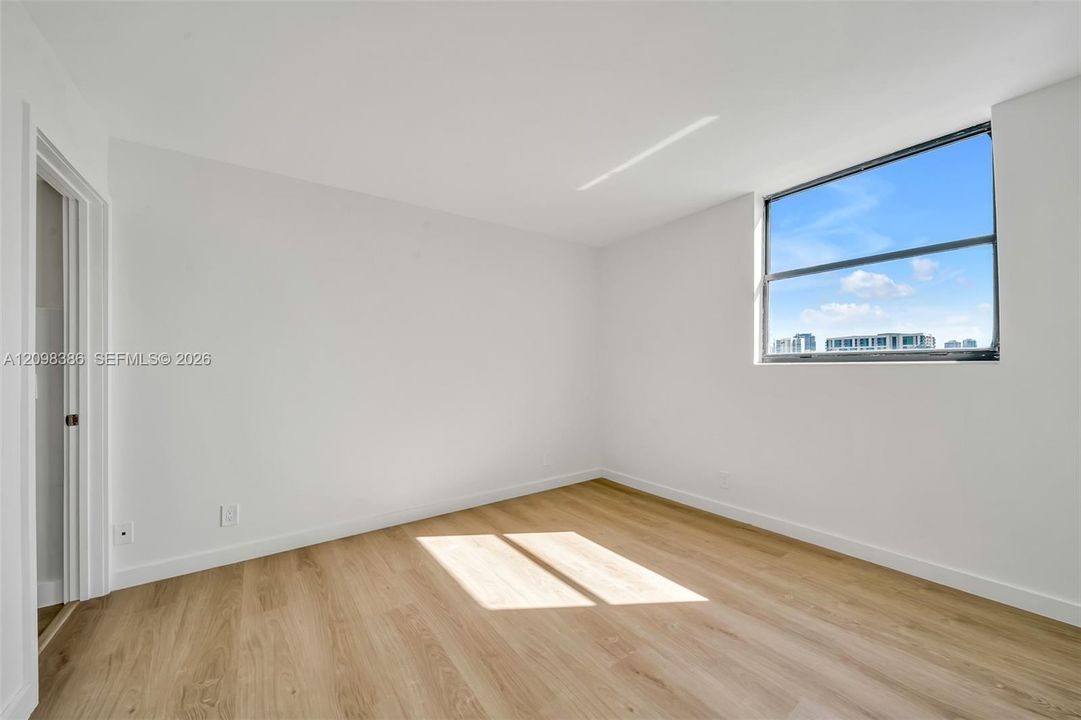 For Sale: $335,000 (3 beds, 2 baths, 1011 Square Feet)