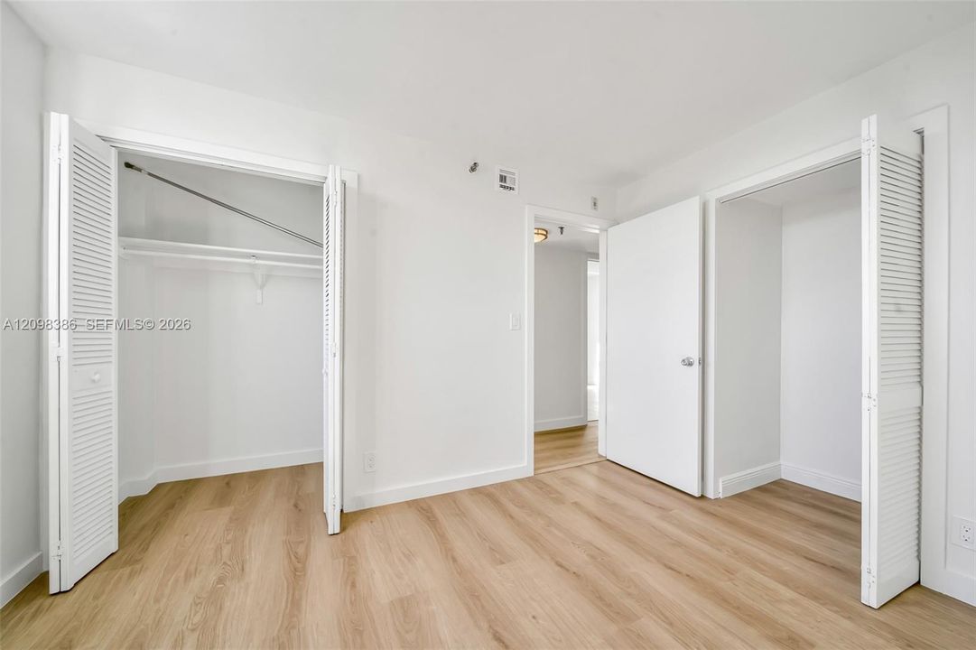 For Sale: $335,000 (3 beds, 2 baths, 1011 Square Feet)