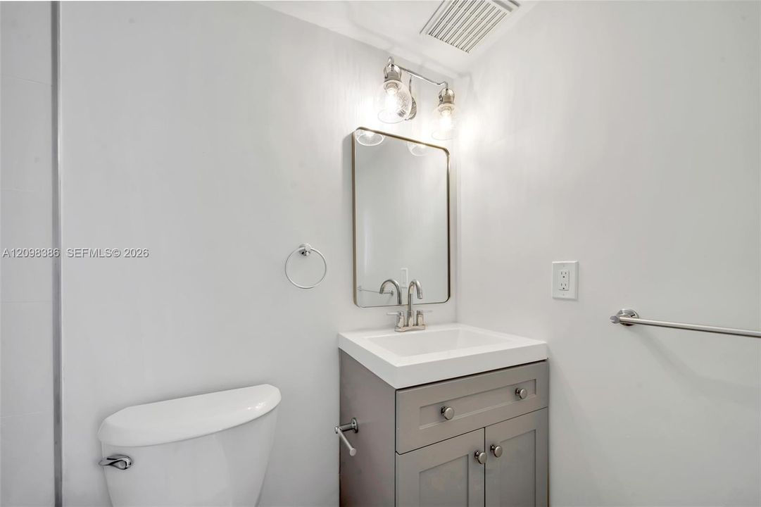 For Sale: $335,000 (3 beds, 2 baths, 1011 Square Feet)