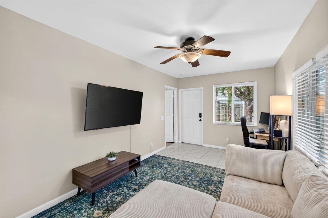 34 Guest House Living