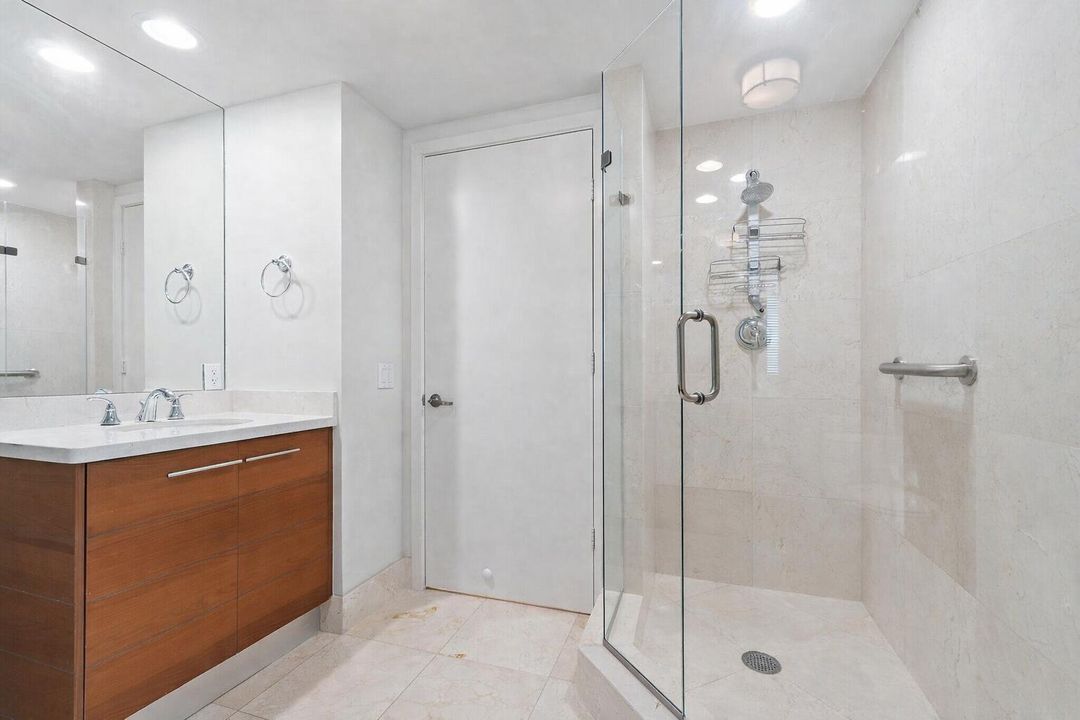 3rd Guest/Powder Bathroom