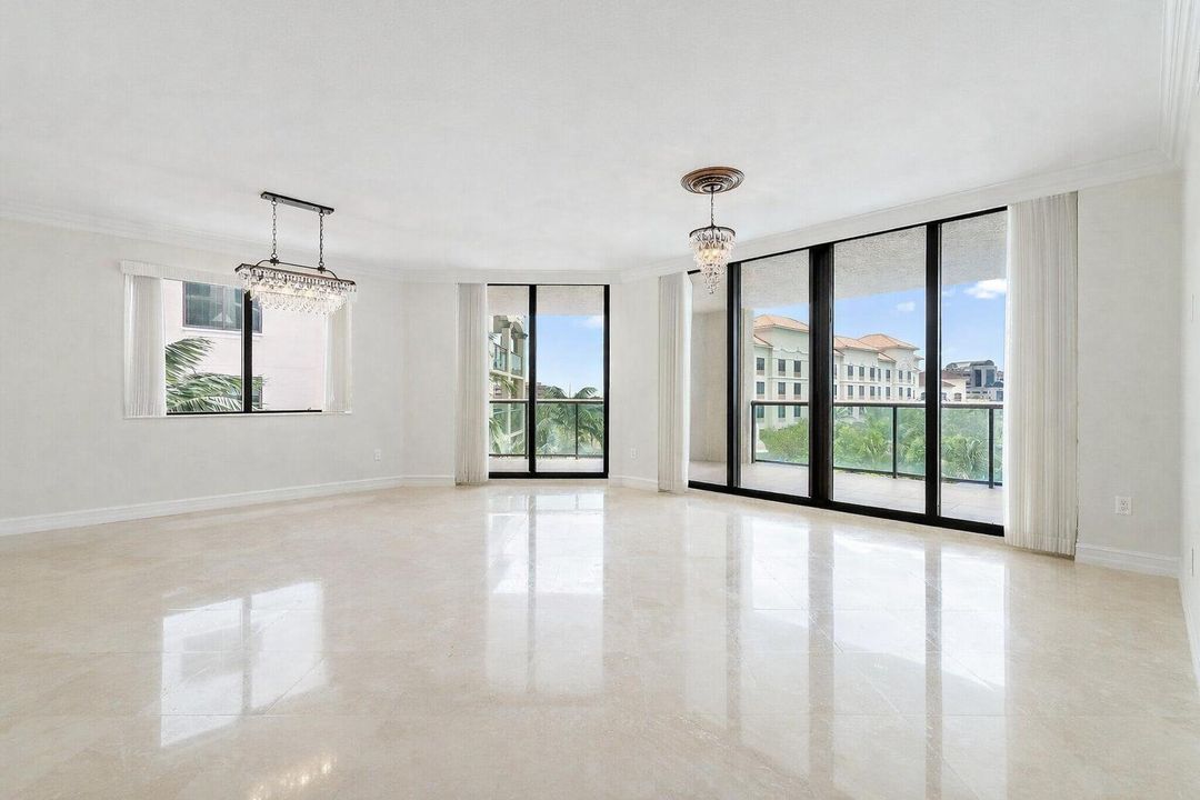 Living/Dining Area