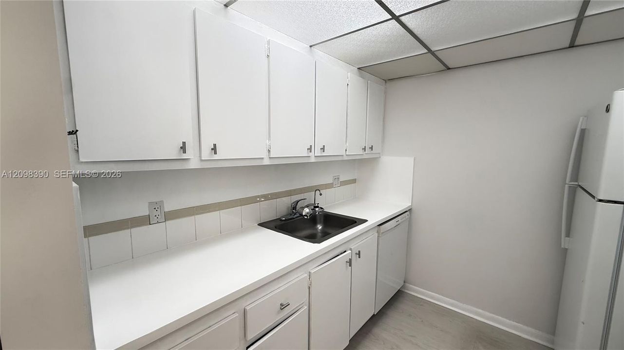 For Rent: $1,490 (1 beds, 1 baths, 685 Square Feet)