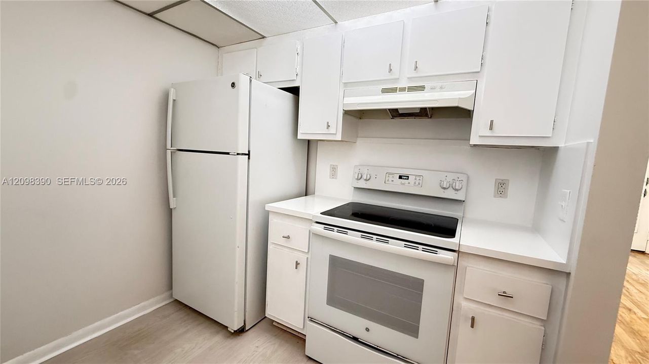 For Rent: $1,490 (1 beds, 1 baths, 685 Square Feet)
