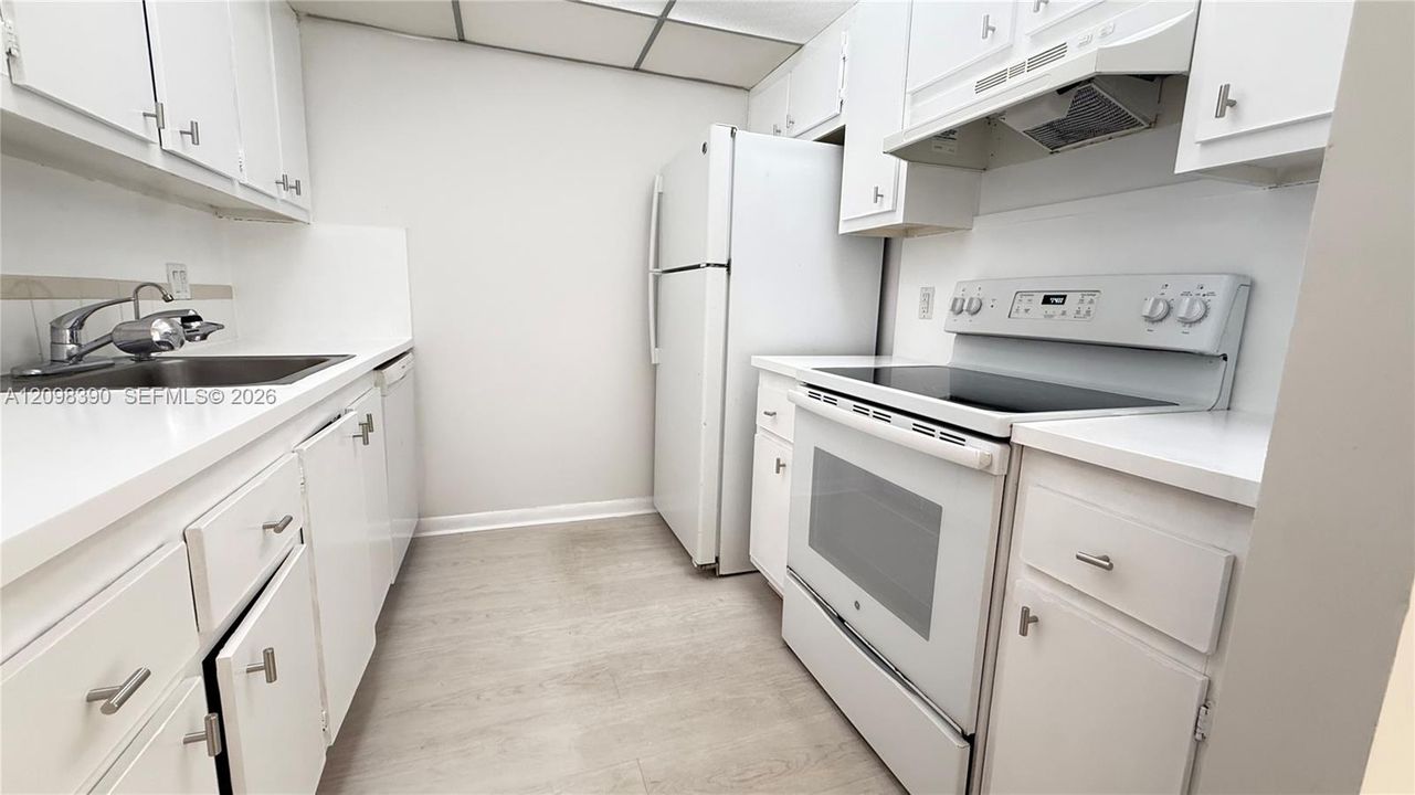 For Rent: $1,490 (1 beds, 1 baths, 685 Square Feet)