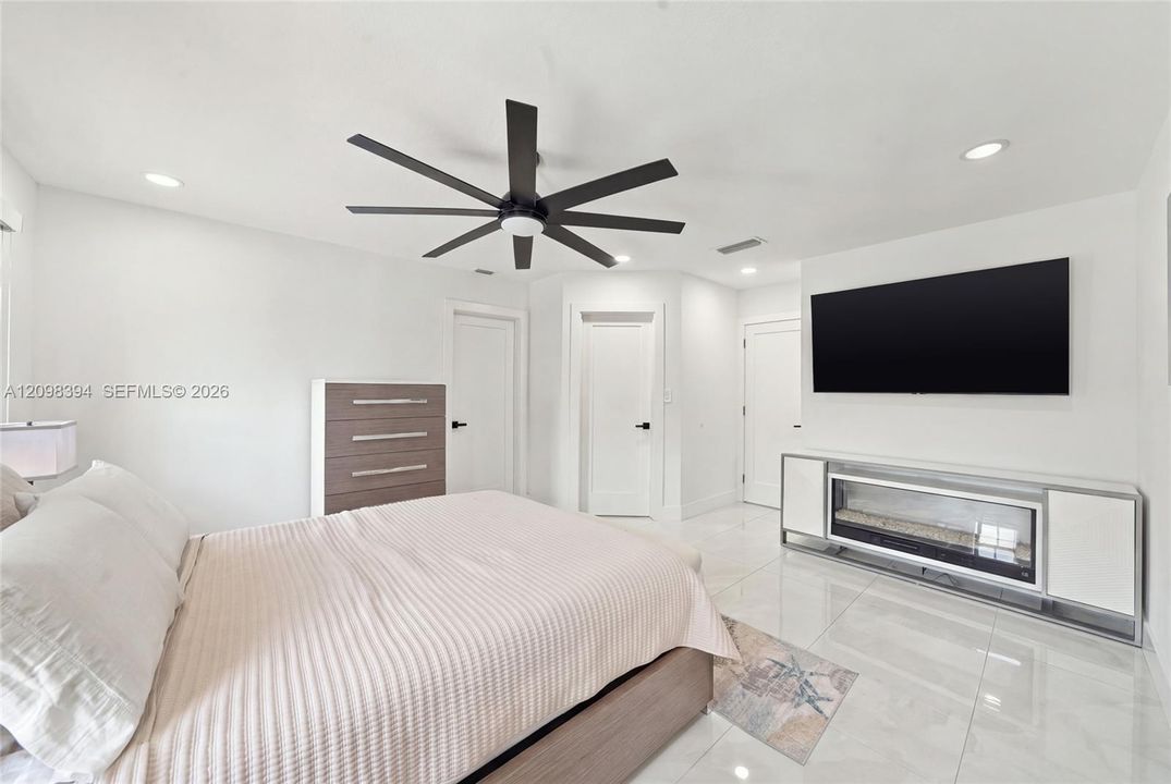 En Venta: $849,500 (4 camas, 3 baños, 2082 Pies cuadrados)