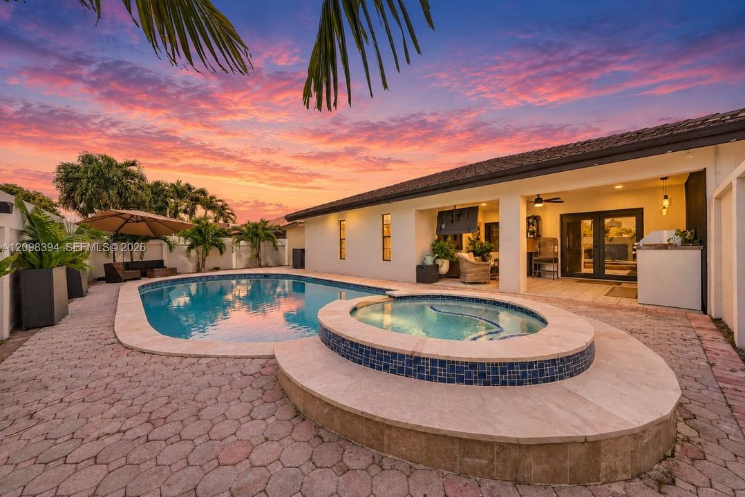 En Venta: $849,500 (4 camas, 3 baños, 2082 Pies cuadrados)