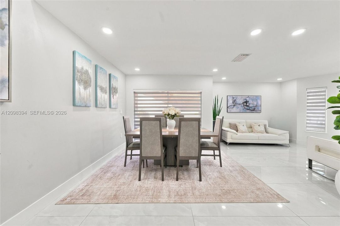 En Venta: $849,500 (4 camas, 3 baños, 2082 Pies cuadrados)