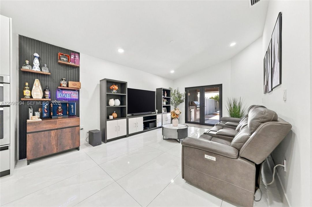 En Venta: $849,500 (4 camas, 3 baños, 2082 Pies cuadrados)