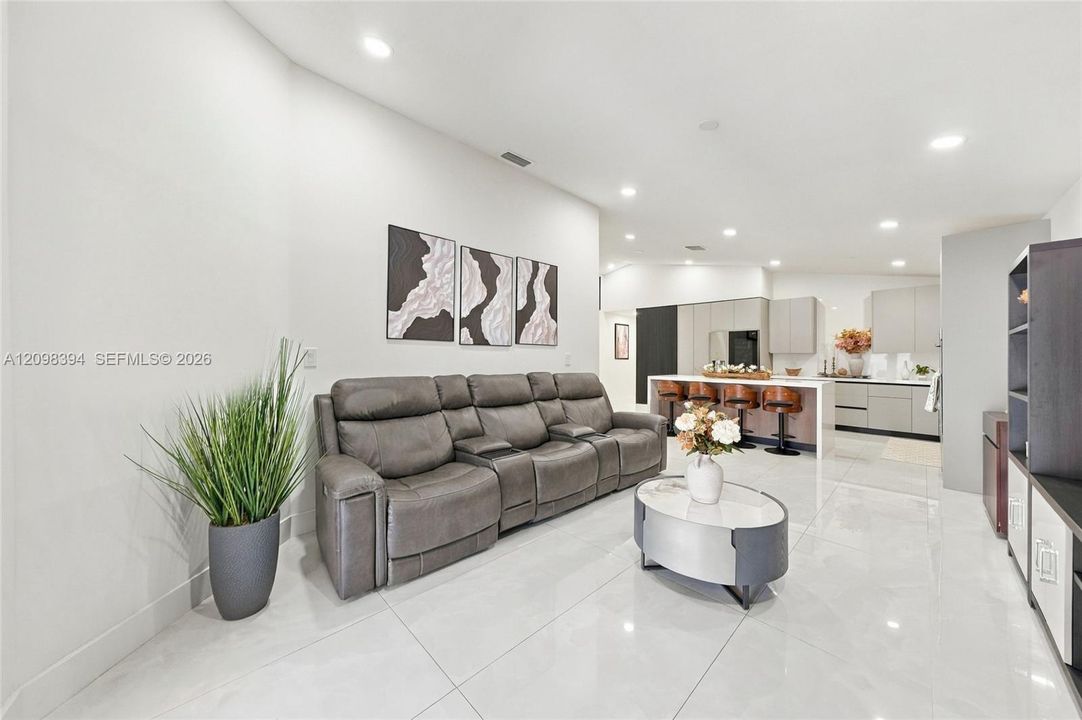 En Venta: $849,500 (4 camas, 3 baños, 2082 Pies cuadrados)