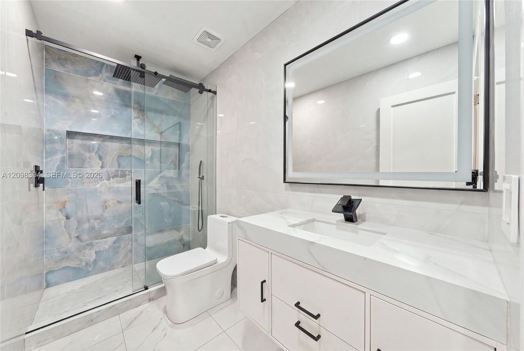 En Venta: $849,500 (4 camas, 3 baños, 2082 Pies cuadrados)