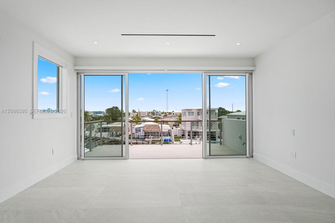 For Sale: $3,995,000 (4 beds, 4 baths, 2952 Square Feet)