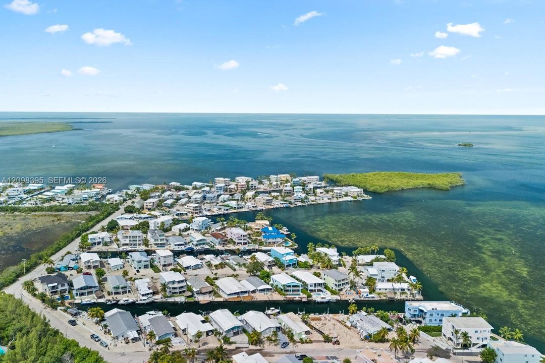 For Sale: $3,995,000 (4 beds, 4 baths, 2952 Square Feet)