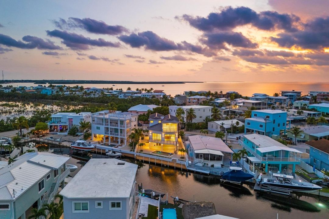 For Sale: $3,995,000 (4 beds, 4 baths, 2952 Square Feet)
