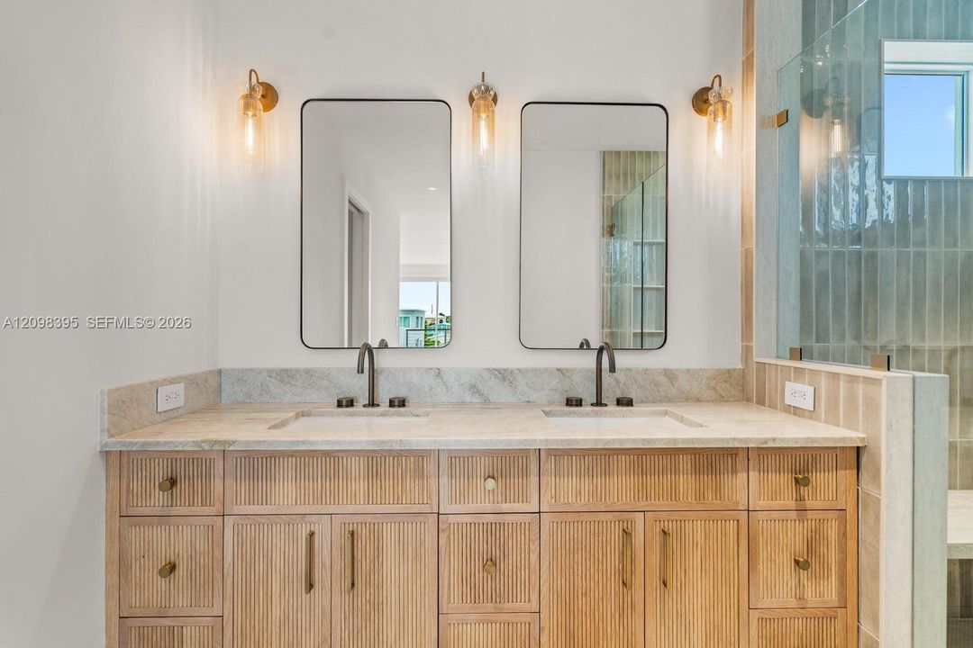 For Sale: $3,995,000 (4 beds, 4 baths, 2952 Square Feet)