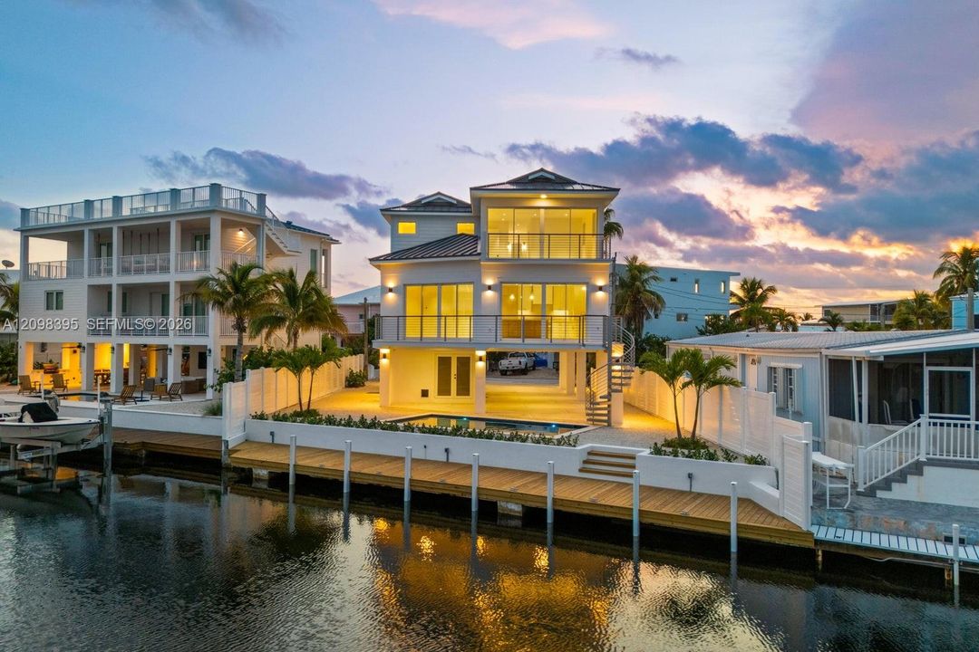 For Sale: $3,995,000 (4 beds, 4 baths, 2952 Square Feet)