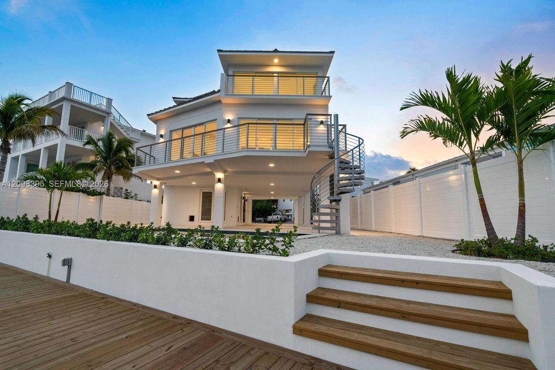 For Sale: $3,995,000 (4 beds, 4 baths, 2952 Square Feet)