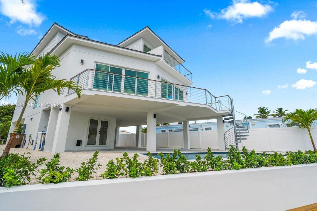 For Sale: $3,995,000 (4 beds, 4 baths, 2952 Square Feet)