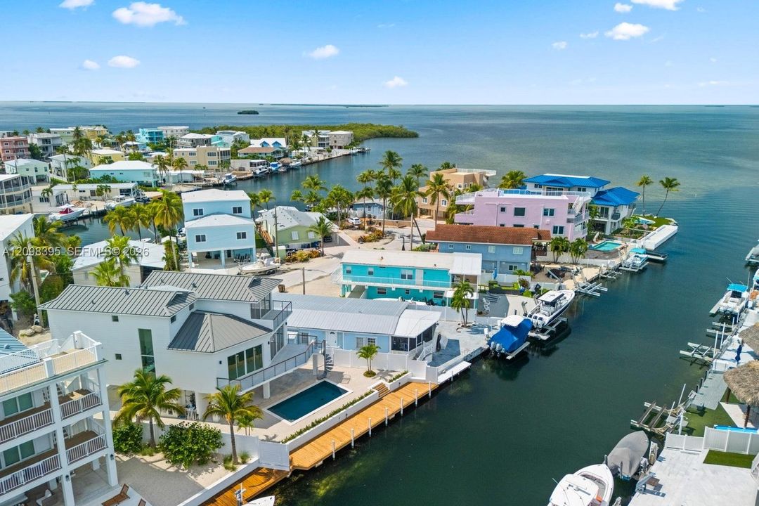 For Sale: $3,995,000 (4 beds, 4 baths, 2952 Square Feet)