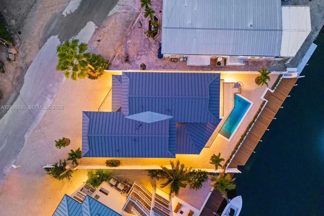For Sale: $3,995,000 (4 beds, 4 baths, 2952 Square Feet)