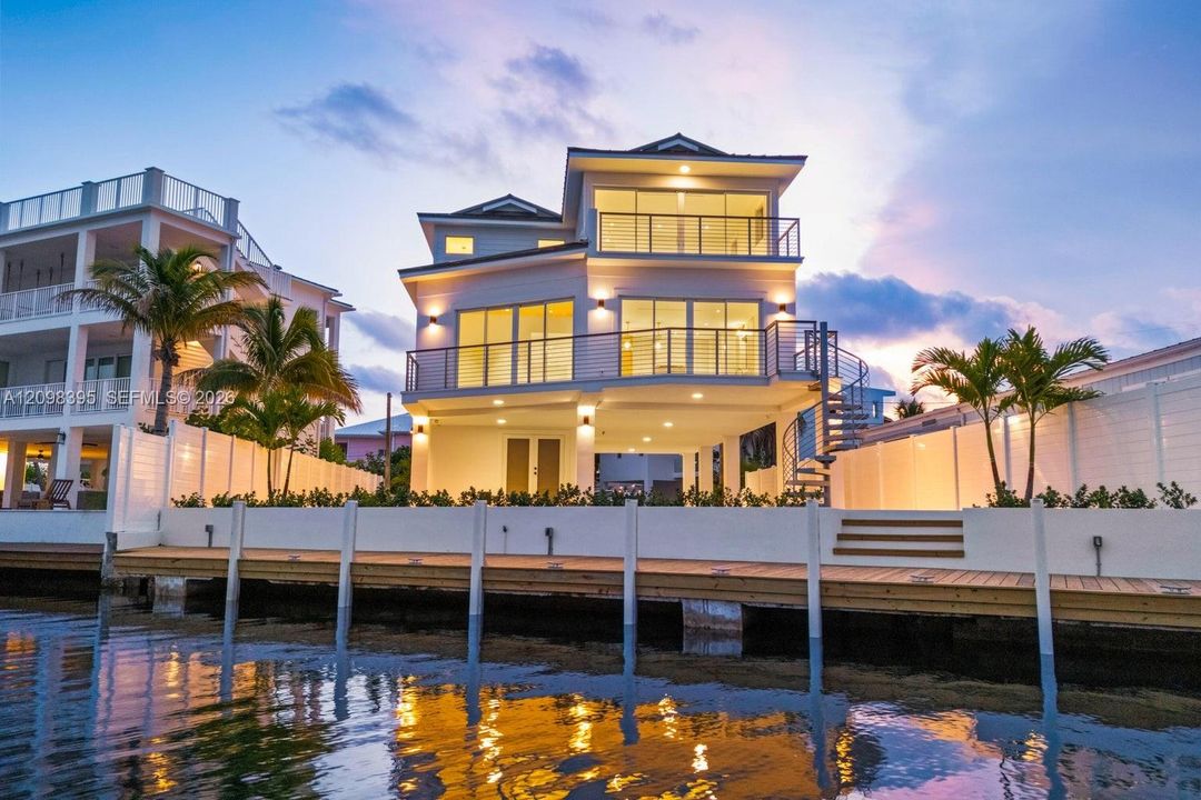 For Sale: $3,995,000 (4 beds, 4 baths, 2952 Square Feet)