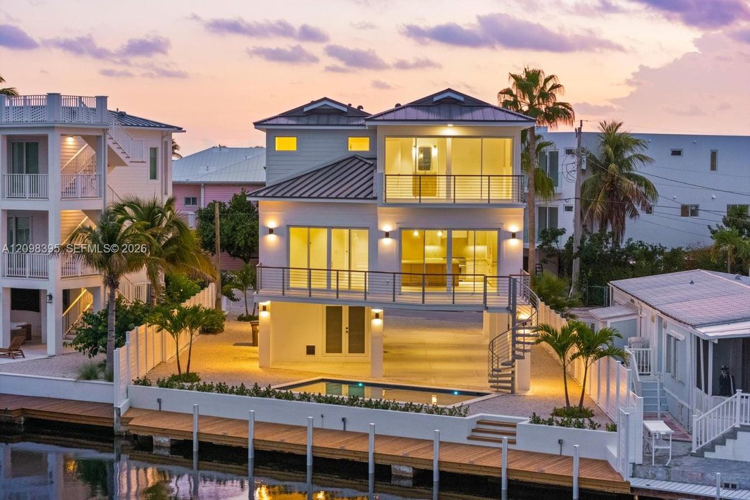 For Sale: $3,995,000 (4 beds, 4 baths, 2952 Square Feet)