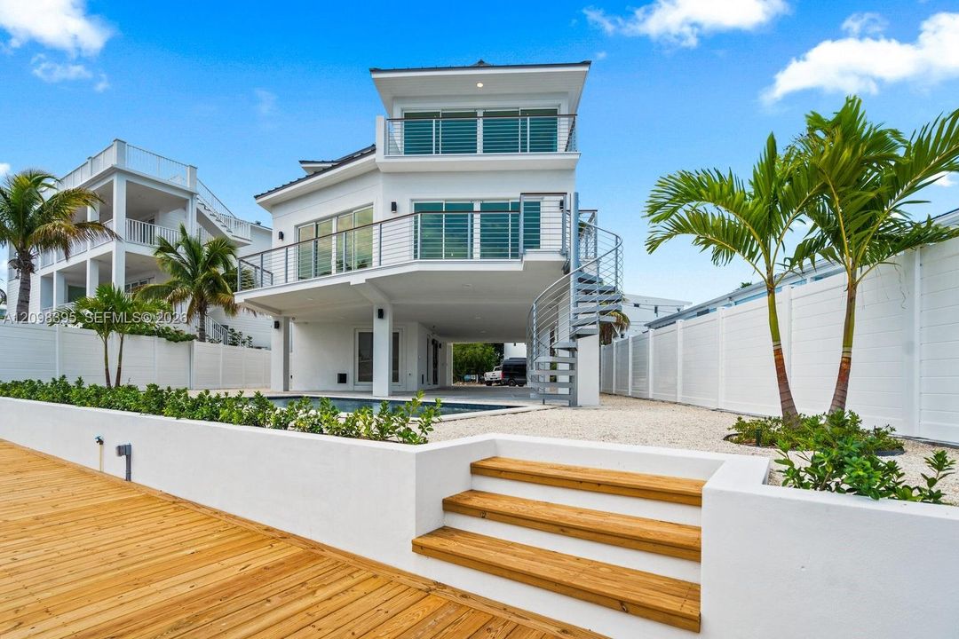For Sale: $3,995,000 (4 beds, 4 baths, 2952 Square Feet)