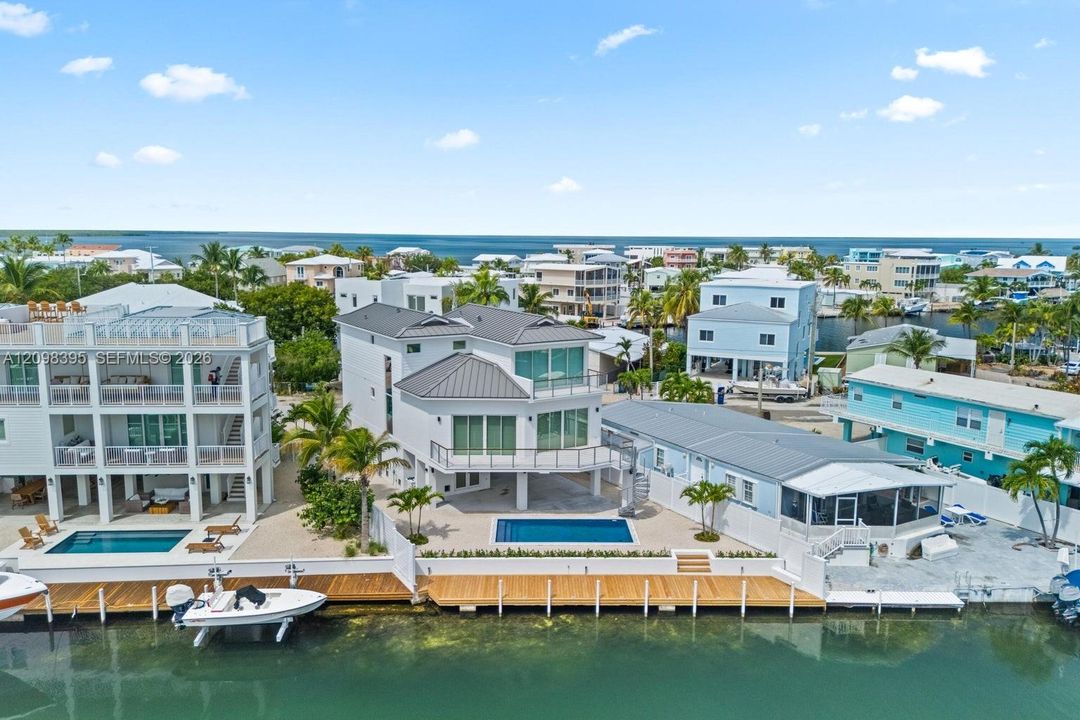 For Sale: $3,995,000 (4 beds, 4 baths, 2952 Square Feet)