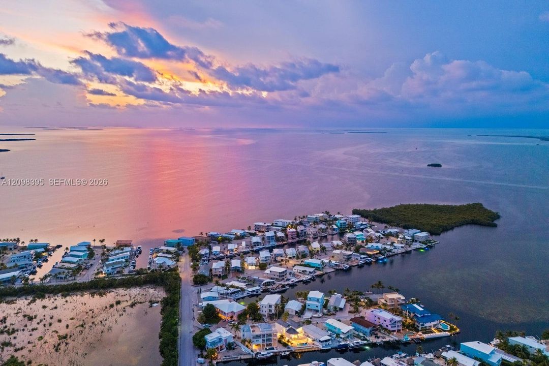 For Sale: $3,995,000 (4 beds, 4 baths, 2952 Square Feet)