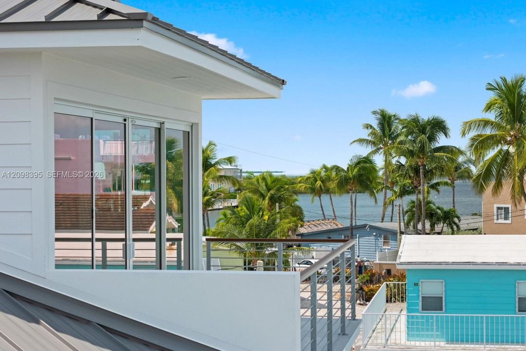 For Sale: $3,995,000 (4 beds, 4 baths, 2952 Square Feet)