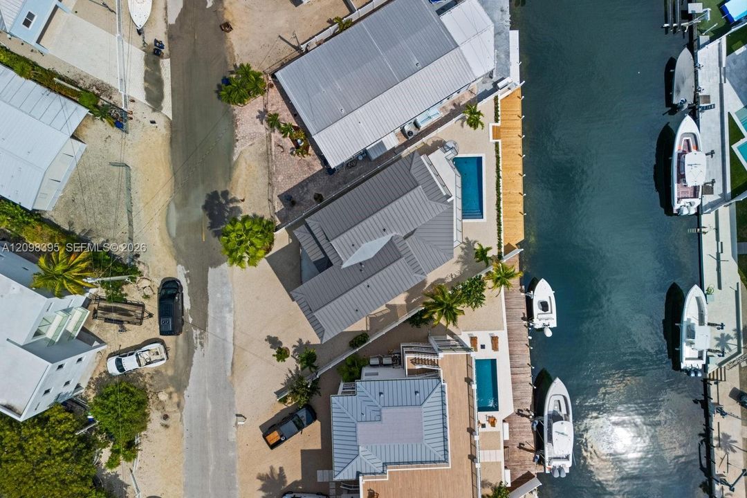 For Sale: $3,995,000 (4 beds, 4 baths, 2952 Square Feet)