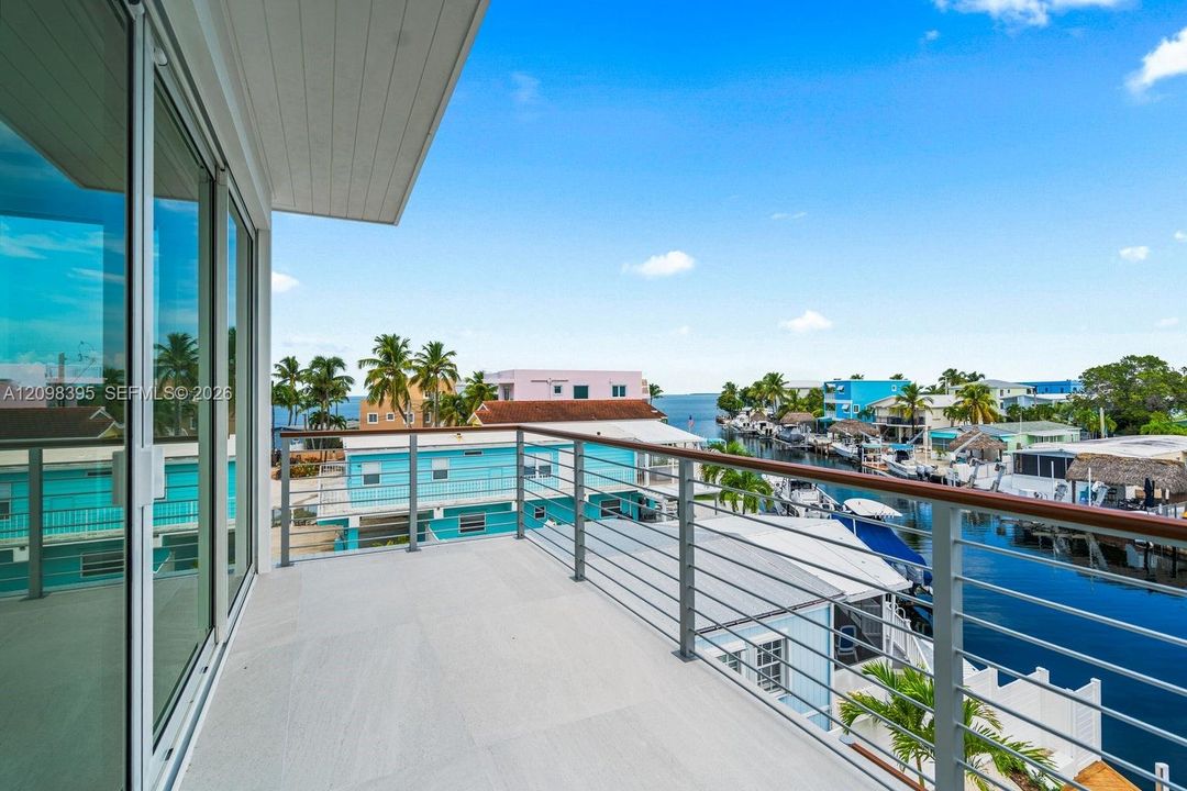 For Sale: $3,995,000 (4 beds, 4 baths, 2952 Square Feet)