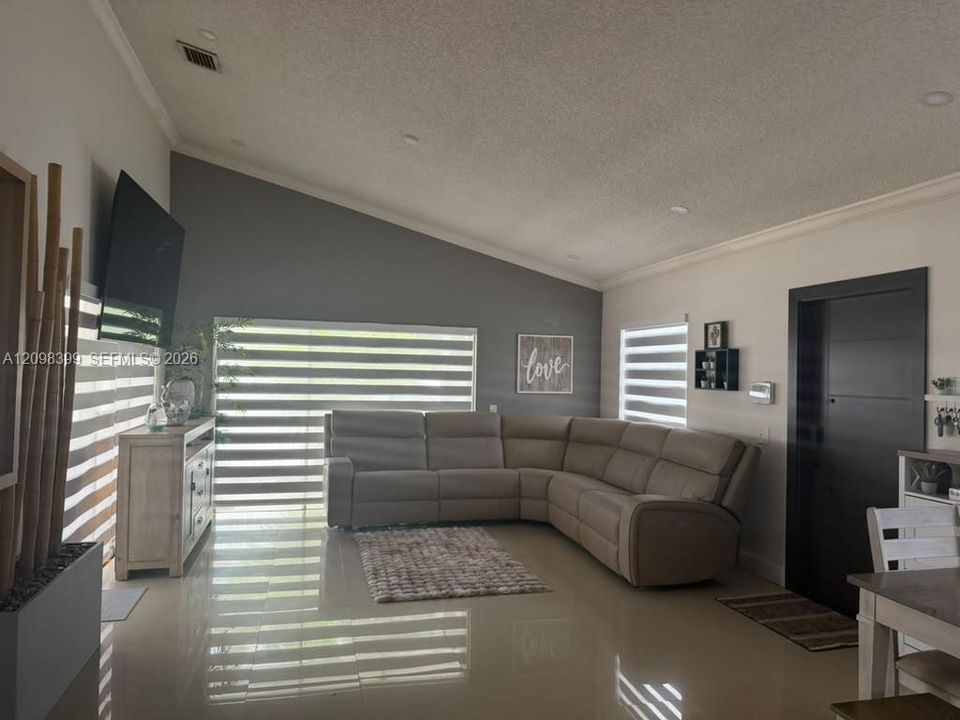 En Venta: $549,900 (3 camas, 2 baños, 1336 Pies cuadrados)