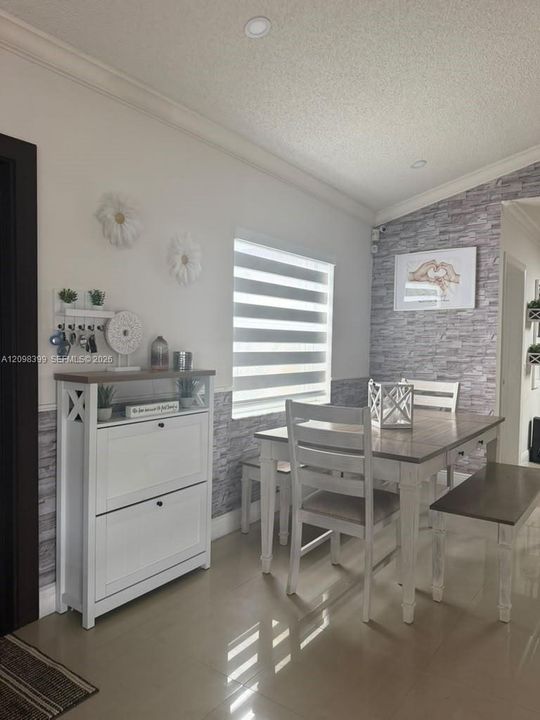 En Venta: $549,900 (3 camas, 2 baños, 1336 Pies cuadrados)