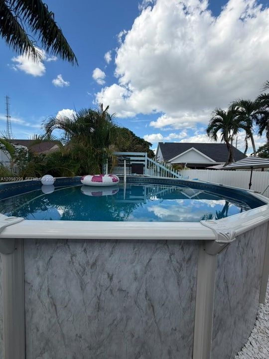 En Venta: $549,900 (3 camas, 2 baños, 1336 Pies cuadrados)