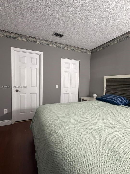 En Venta: $549,900 (3 camas, 2 baños, 1336 Pies cuadrados)
