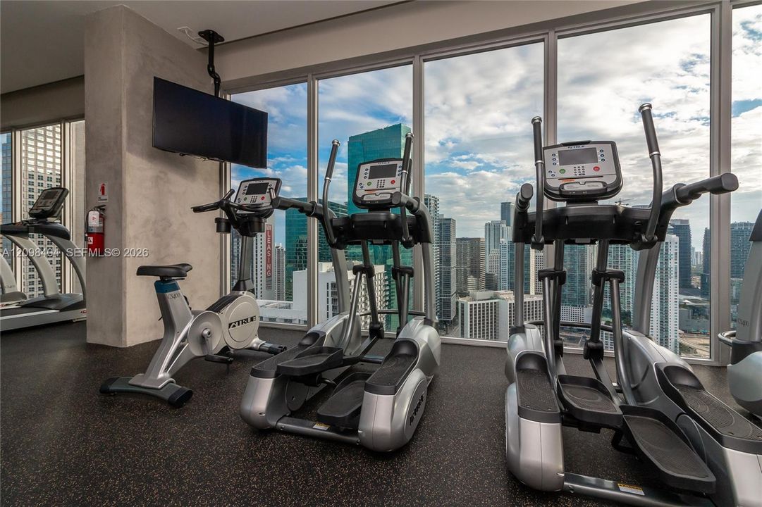 For Sale: $340,000 (1 beds, 1 baths, 526 Square Feet)