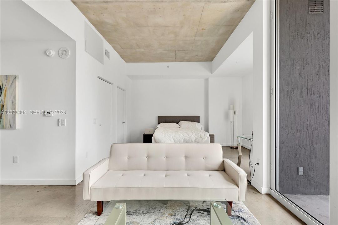 For Sale: $340,000 (1 beds, 1 baths, 526 Square Feet)
