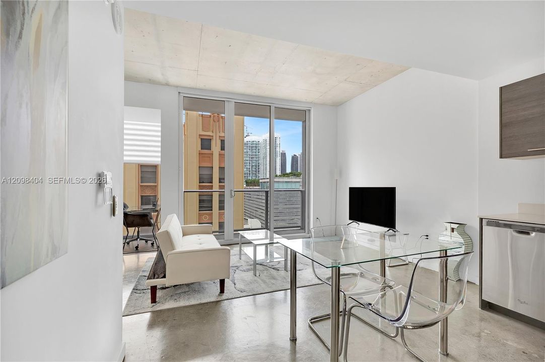 For Sale: $340,000 (1 beds, 1 baths, 526 Square Feet)