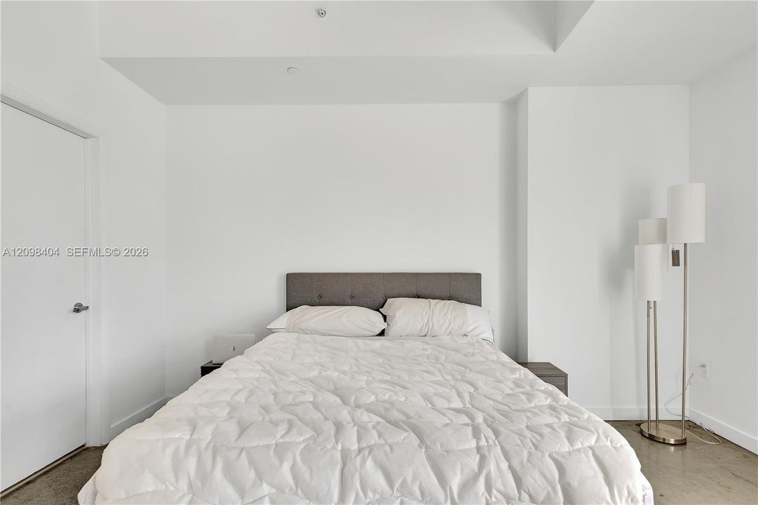For Sale: $340,000 (1 beds, 1 baths, 526 Square Feet)