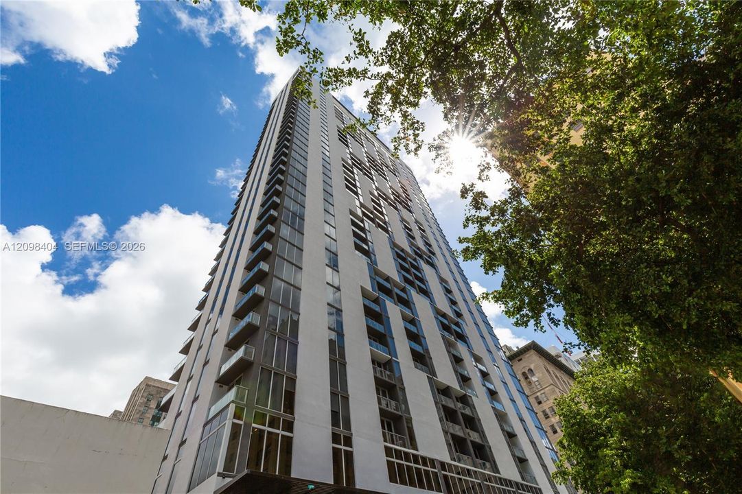 For Sale: $340,000 (1 beds, 1 baths, 526 Square Feet)