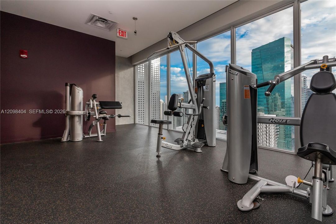 For Sale: $340,000 (1 beds, 1 baths, 526 Square Feet)