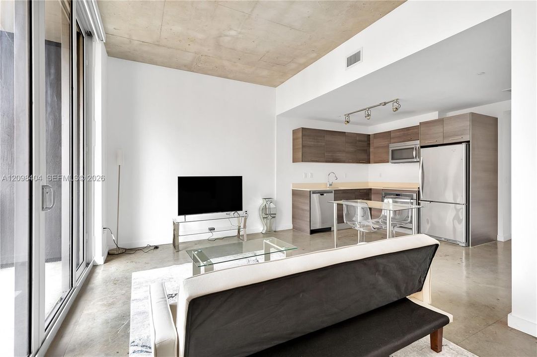 For Sale: $340,000 (1 beds, 1 baths, 526 Square Feet)