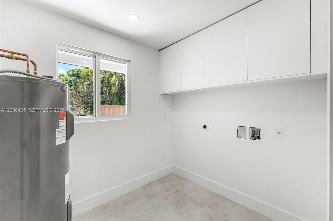 For Sale: $1,985,000 (5 beds, 4 baths, 2307 Square Feet)