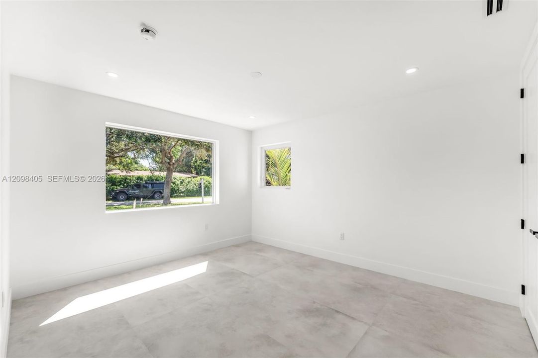 For Sale: $1,985,000 (5 beds, 4 baths, 2307 Square Feet)