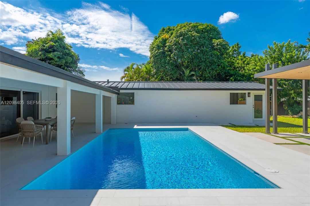 For Sale: $1,985,000 (5 beds, 4 baths, 2307 Square Feet)